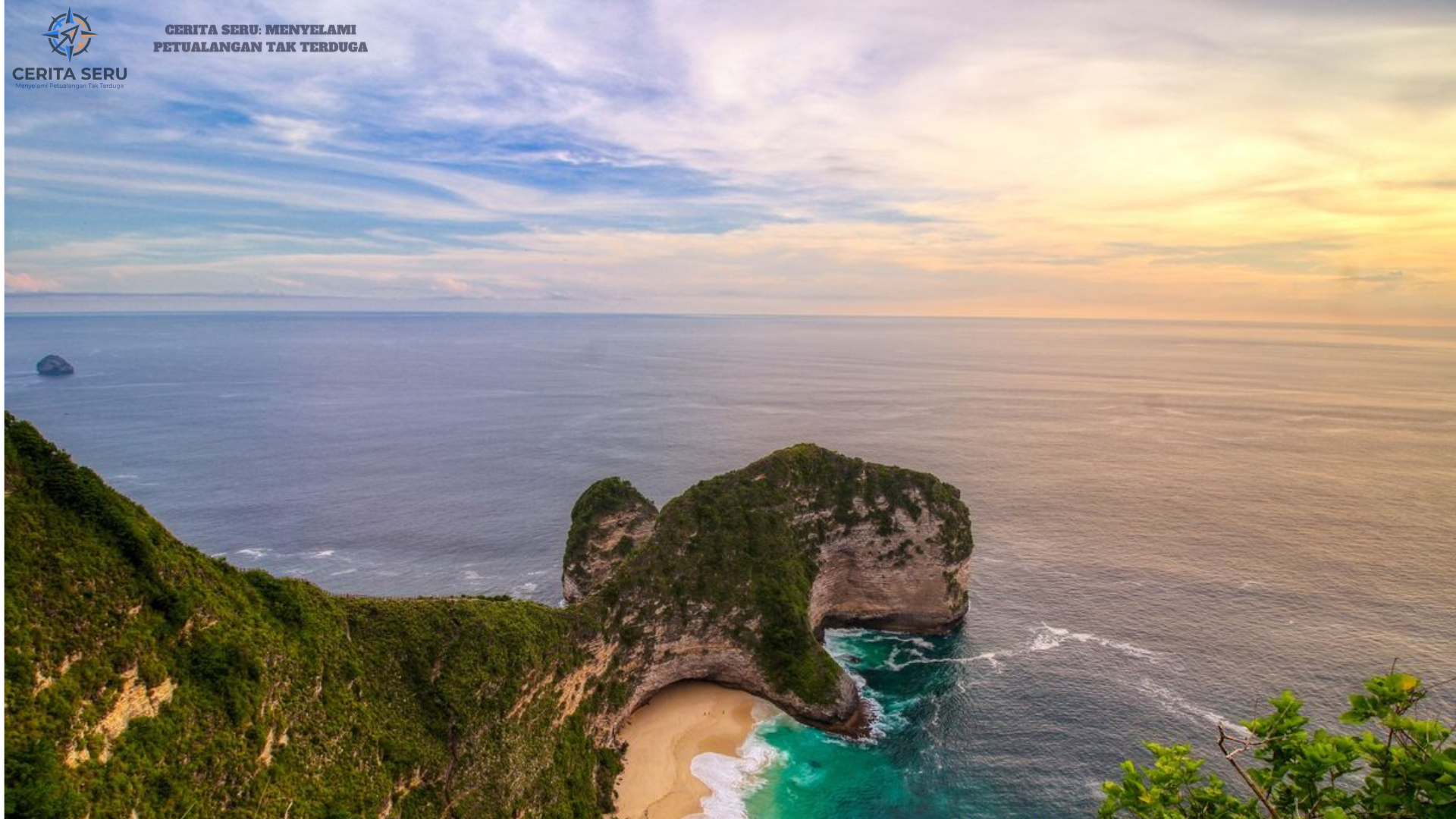 Pantai Kelingking Nusa Penida dengan tebing T-Rex dan laut biru